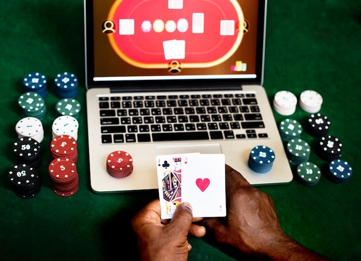Pengguna di Jakarta mengakses platform slotbet99 melalui smartphone saat istirahat
